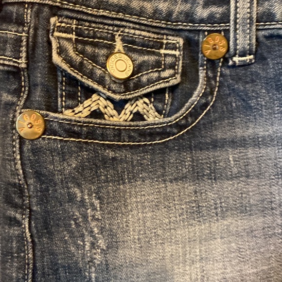 Vigoss Jeans mini denim skirt with buttoned back pockets - Picture 3 of 13